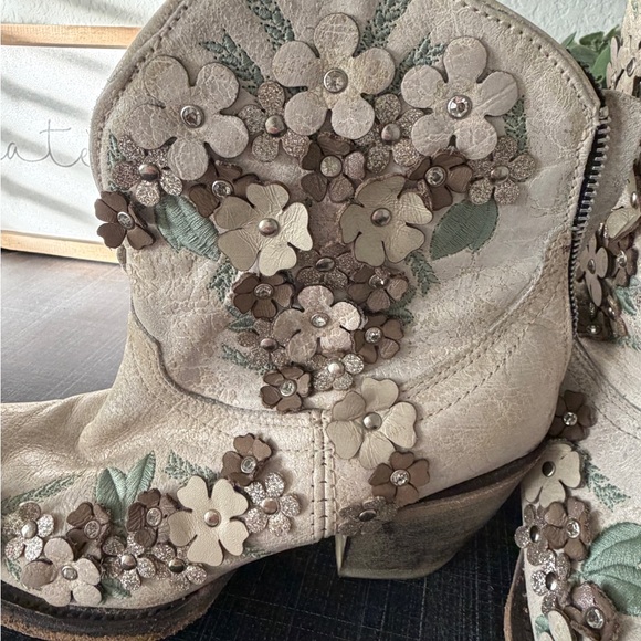 Corral White Floral Overlay Ankle Boot Size 9 - Picture 8 of 12